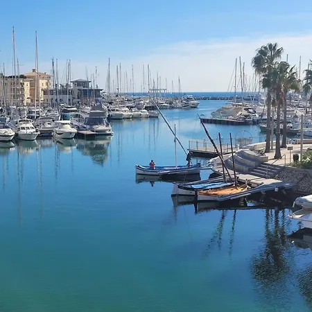 A 2 Pas De La Fréjus