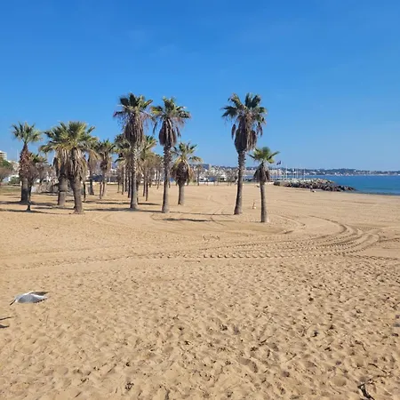 A 2 Pas De La * Fréjus