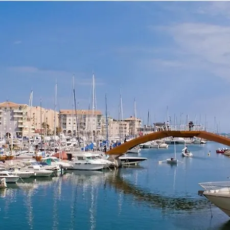 A 2 Pas De La Fréjus