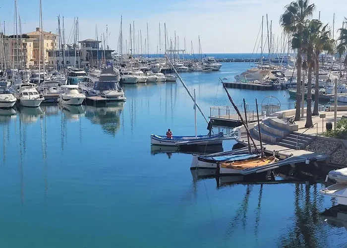 A 2 Pas De La Fréjus