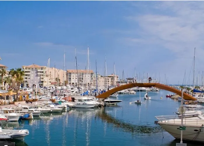 A 2 Pas De La Fréjus